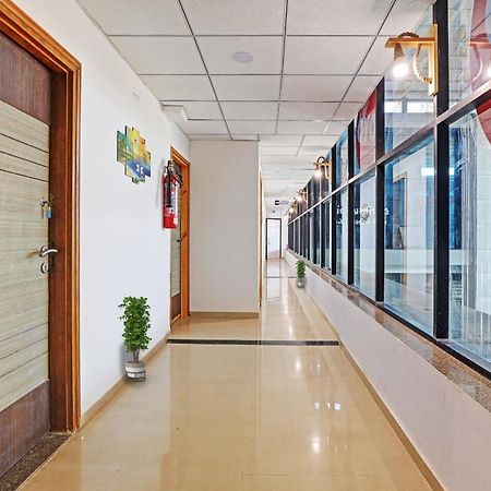 Hotel Silk, Premier Budget Friendly Luxury Hotel In Surat, Perfect For Families, Couples And Business Travelers Dış mekan fotoğraf