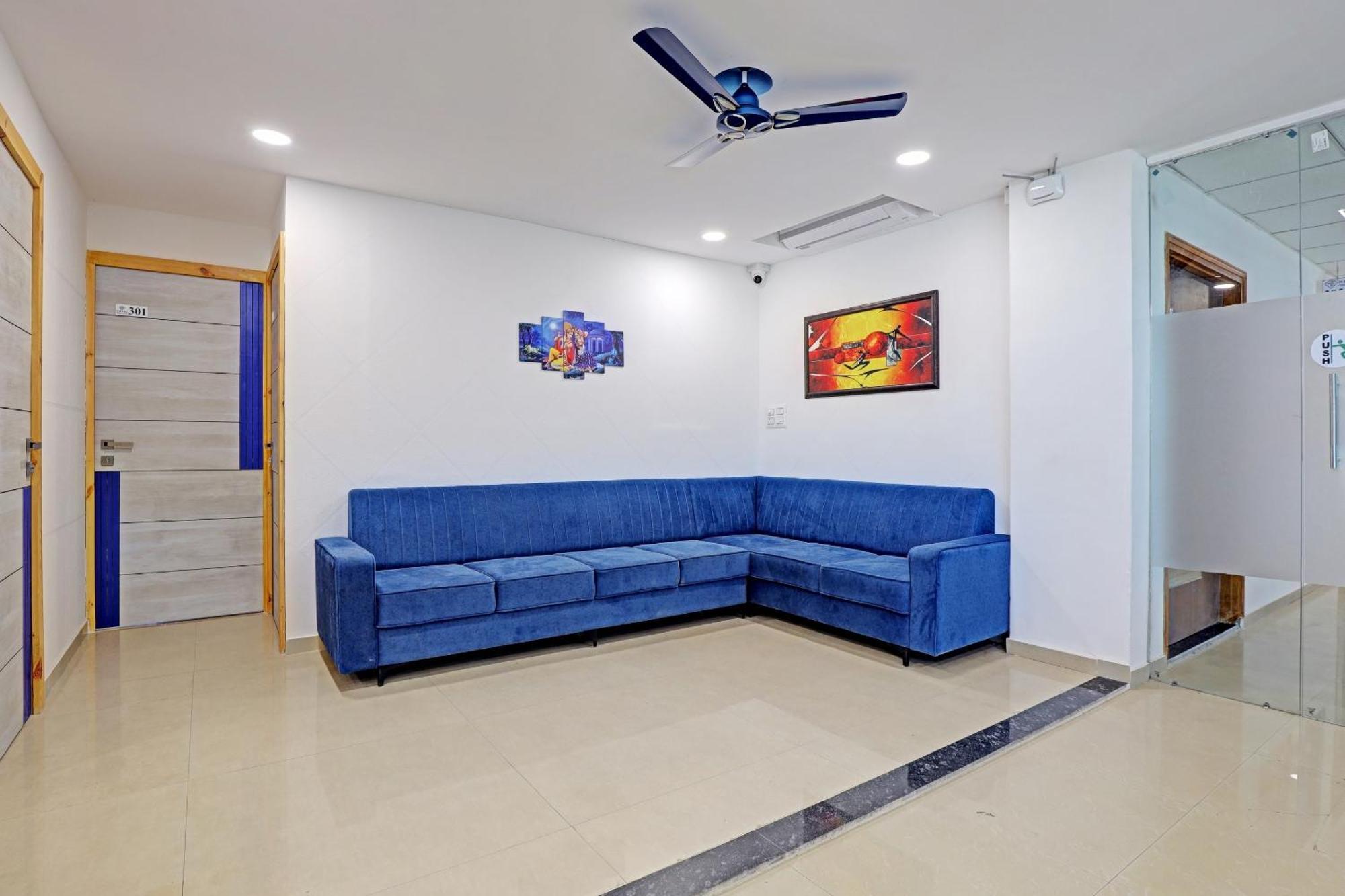 Hotel Silk, Premier Budget Friendly Luxury Hotel In Surat, Perfect For Families, Couples And Business Travelers Dış mekan fotoğraf