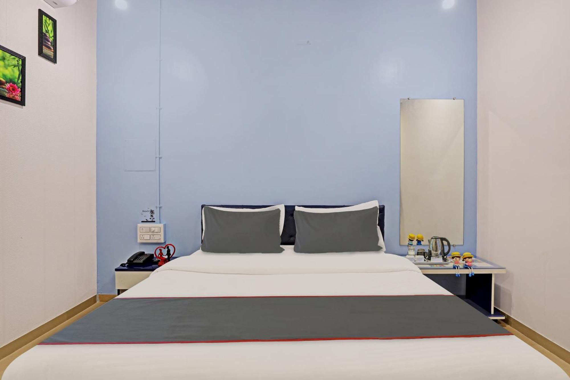 Hotel Silk, Premier Budget Friendly Luxury Hotel In Surat, Perfect For Families, Couples And Business Travelers Dış mekan fotoğraf