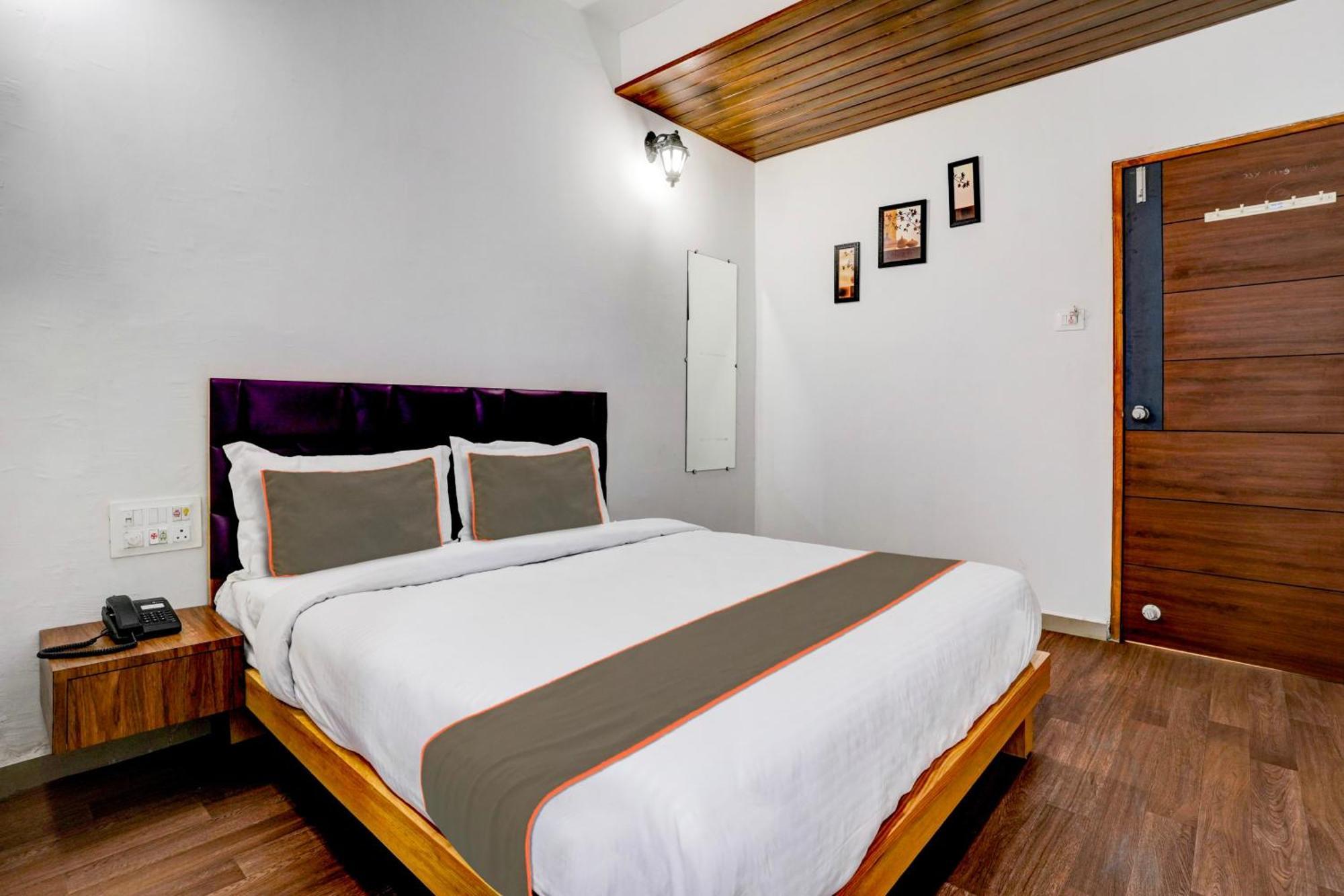 Hotel Silk, Premier Budget Friendly Luxury Hotel In Surat, Perfect For Families, Couples And Business Travelers Dış mekan fotoğraf