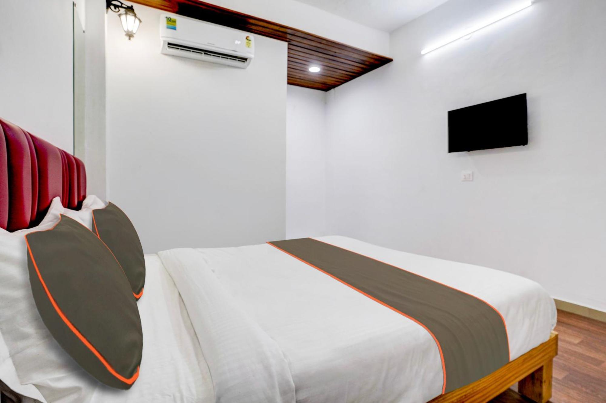 Hotel Silk, Premier Budget Friendly Luxury Hotel In Surat, Perfect For Families, Couples And Business Travelers Dış mekan fotoğraf