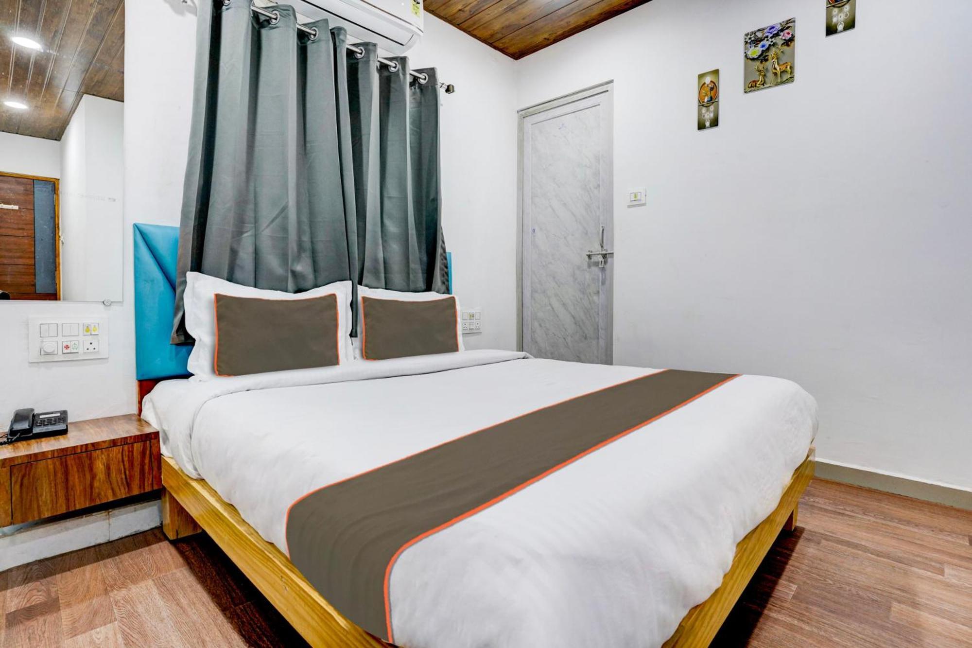 Hotel Silk, Premier Budget Friendly Luxury Hotel In Surat, Perfect For Families, Couples And Business Travelers Dış mekan fotoğraf