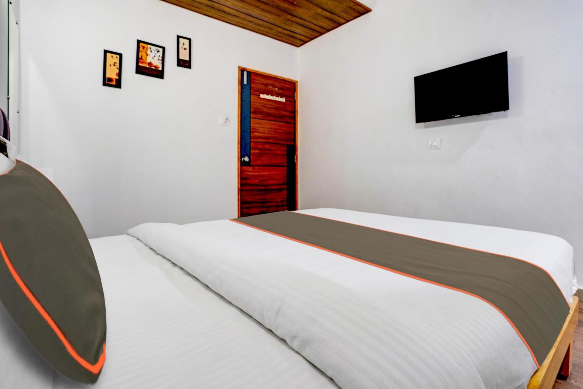 Hotel Silk, Premier Budget Friendly Luxury Hotel In Surat, Perfect For Families, Couples And Business Travelers Dış mekan fotoğraf