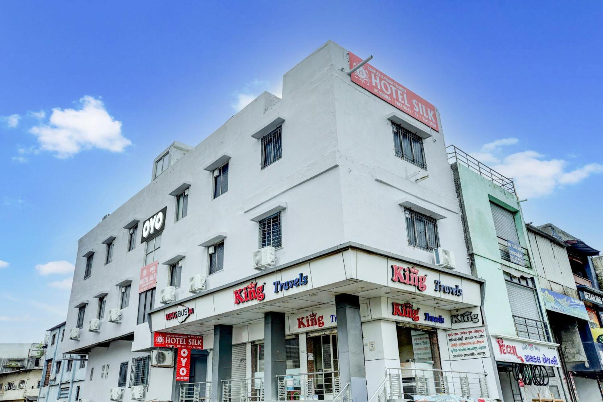Hotel Silk, Premier Budget Friendly Luxury Hotel In Surat, Perfect For Families, Couples And Business Travelers Dış mekan fotoğraf