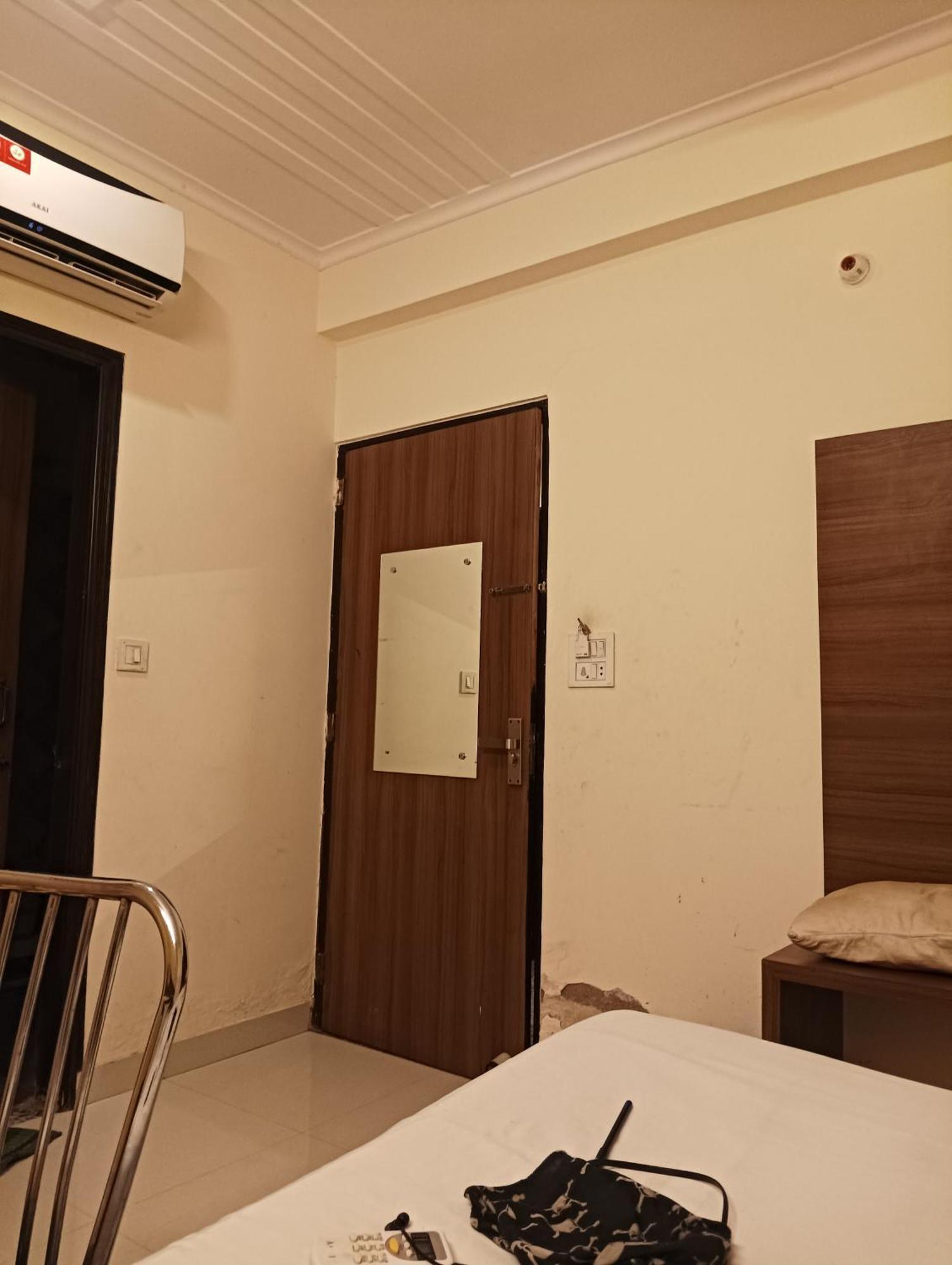 Hotel Silk, Premier Budget Friendly Luxury Hotel In Surat, Perfect For Families, Couples And Business Travelers Dış mekan fotoğraf