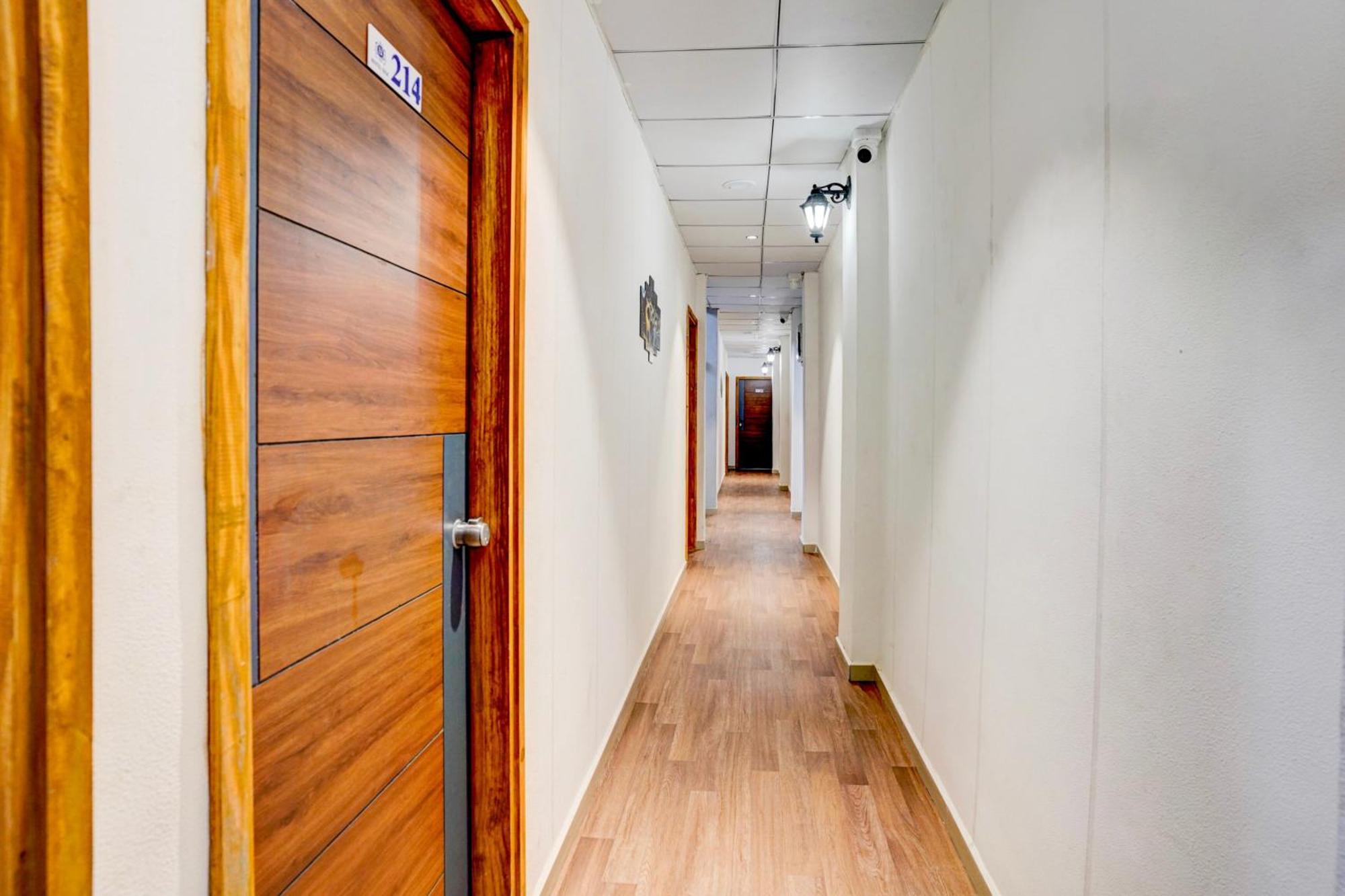 Hotel Silk, Premier Budget Friendly Luxury Hotel In Surat, Perfect For Families, Couples And Business Travelers Dış mekan fotoğraf